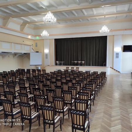 Hotel I Restauracja Admiral Legnica Bagian luar foto