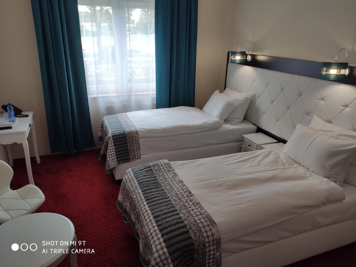 Hotel I Restauracja Admiral Legnica Bagian luar foto