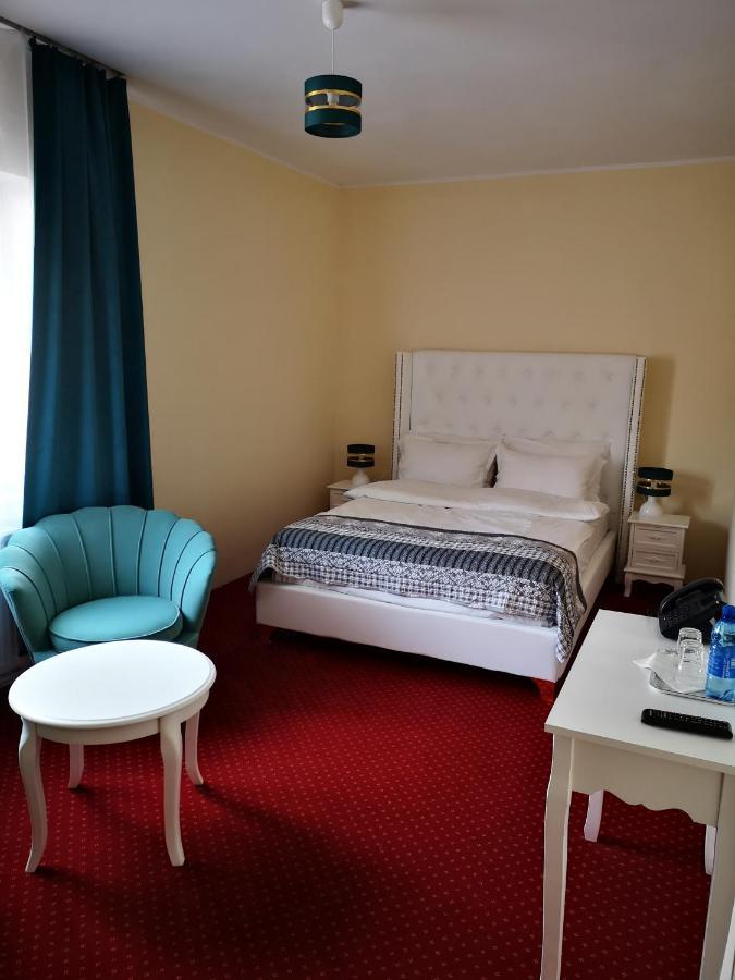 Hotel I Restauracja Admiral Legnica Bagian luar foto